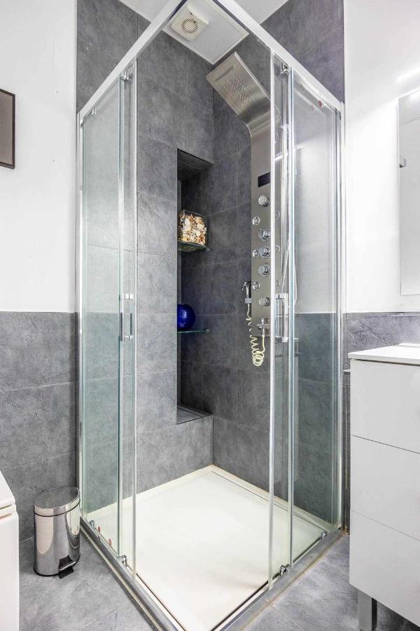 Comfy Away - Apartamento Exclusivo Mercado De Triana Con Balcon Sevilla Buitenkant foto